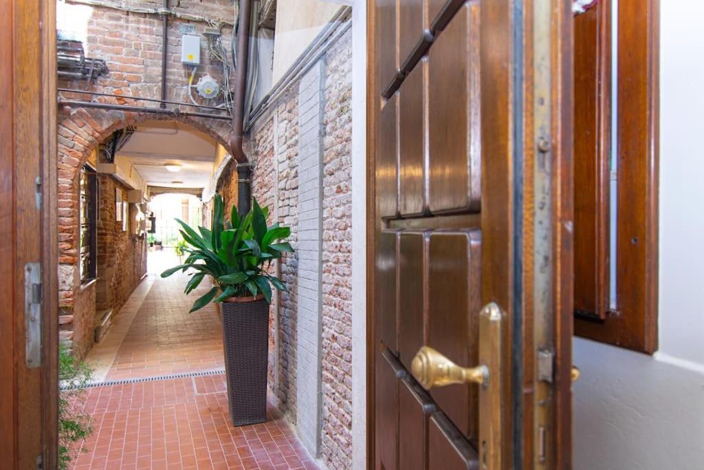 Residence Alma - Rialto Bridge Venesia Bagian luar foto